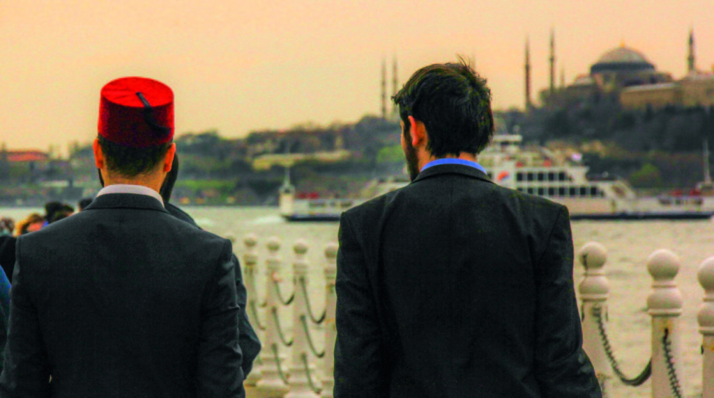 DÜNYA BİZİ ALDATMASIN!