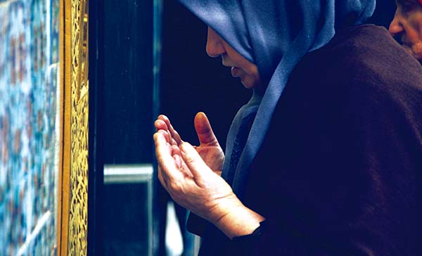 Çevreye mi uyacağız yoksa Allah’ın Dinine mi?