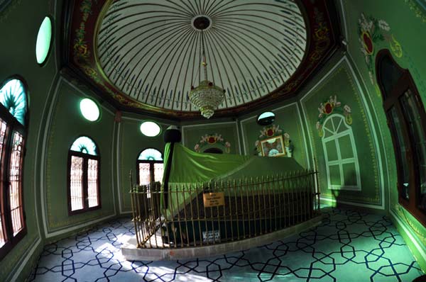 Sümbül Sinan Hazretleri