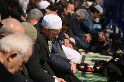 Manevi Tahribatın Çaresi: Cemaat